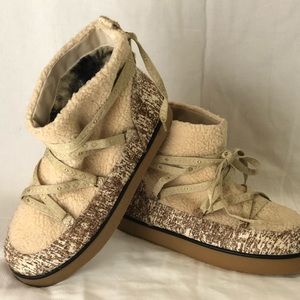 House Of Harlow 1960 Sadie Shearling Bootie